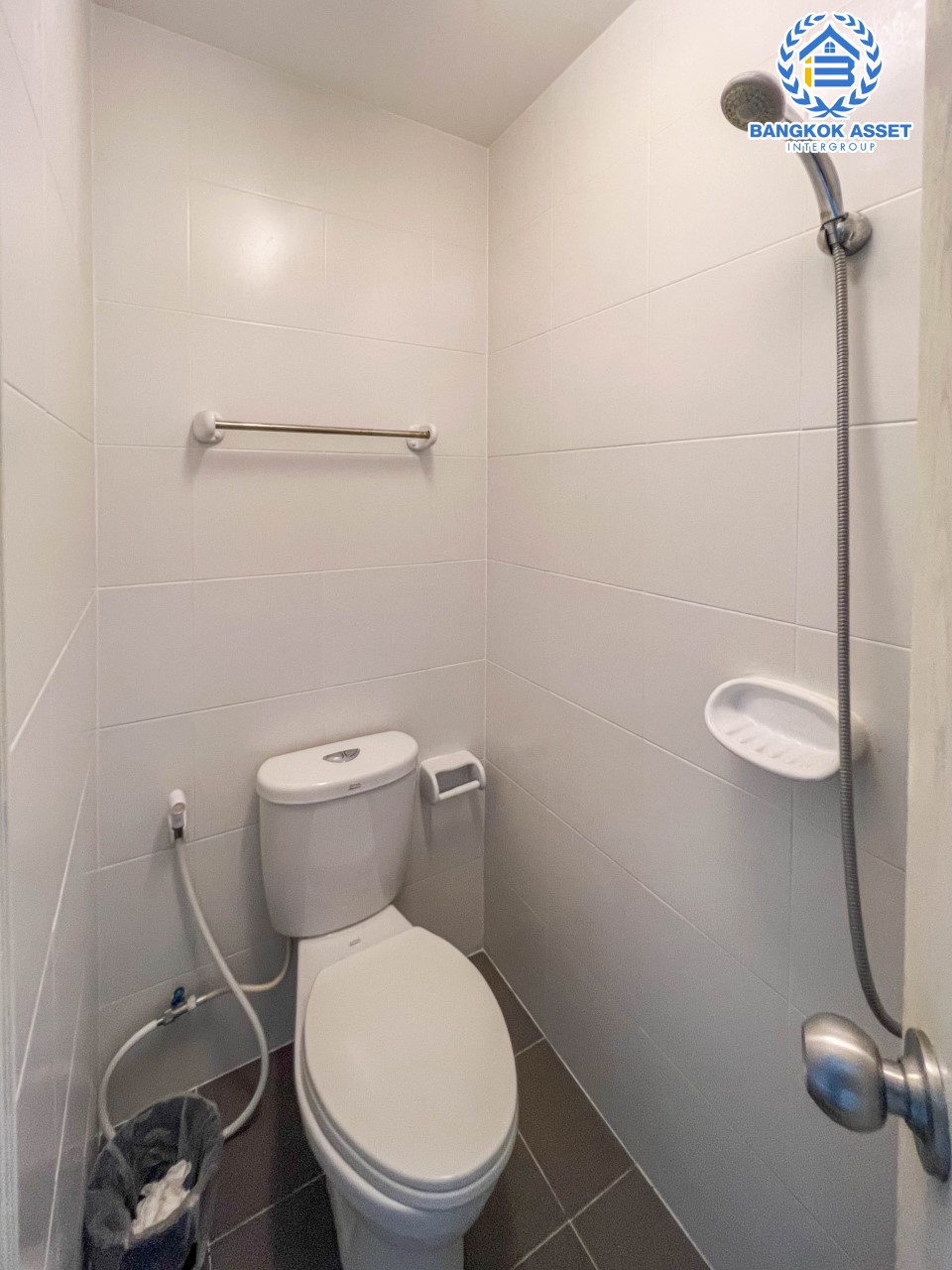 *****บ้านเดี่ยวมือสอง ม.คาซ่าพรีเมี่ยม ราชพฤกษ์-พระราม5 บ้านเดี่ยวหลังใหญ่ 3 ชั้น แบรนด์ Q.House เนื้อที่ 50.4 ตร.ว. ดีไซน์ตอบทุกไลฟ์สไตล์ ฟังก์ชัน 3 ห้องนอน 5 ห้องน้ำ จอดรถได้ 4 คัน บนทำเลติดถนนใหญ่ เชื่อมต่อทุกเส้นทาง ใกล้รถไฟฟ้าสายสีม่วง "สถานีบางพลู" และทวงด่วน "ศรีรัช"